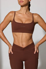 Twist Back Scoop Neck Sports Bra In Chocolate